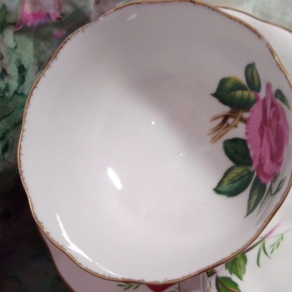 Vintage Royal Albert Roses China Tea Cup and Saucer - Picture 3 of 7